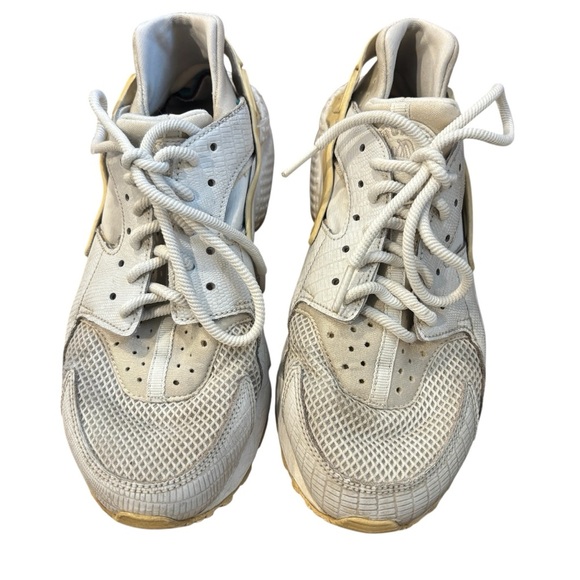 Nike Air Huarache Sneakers Women’s Size 8.5 In White And Cream - Picture 5 of 7